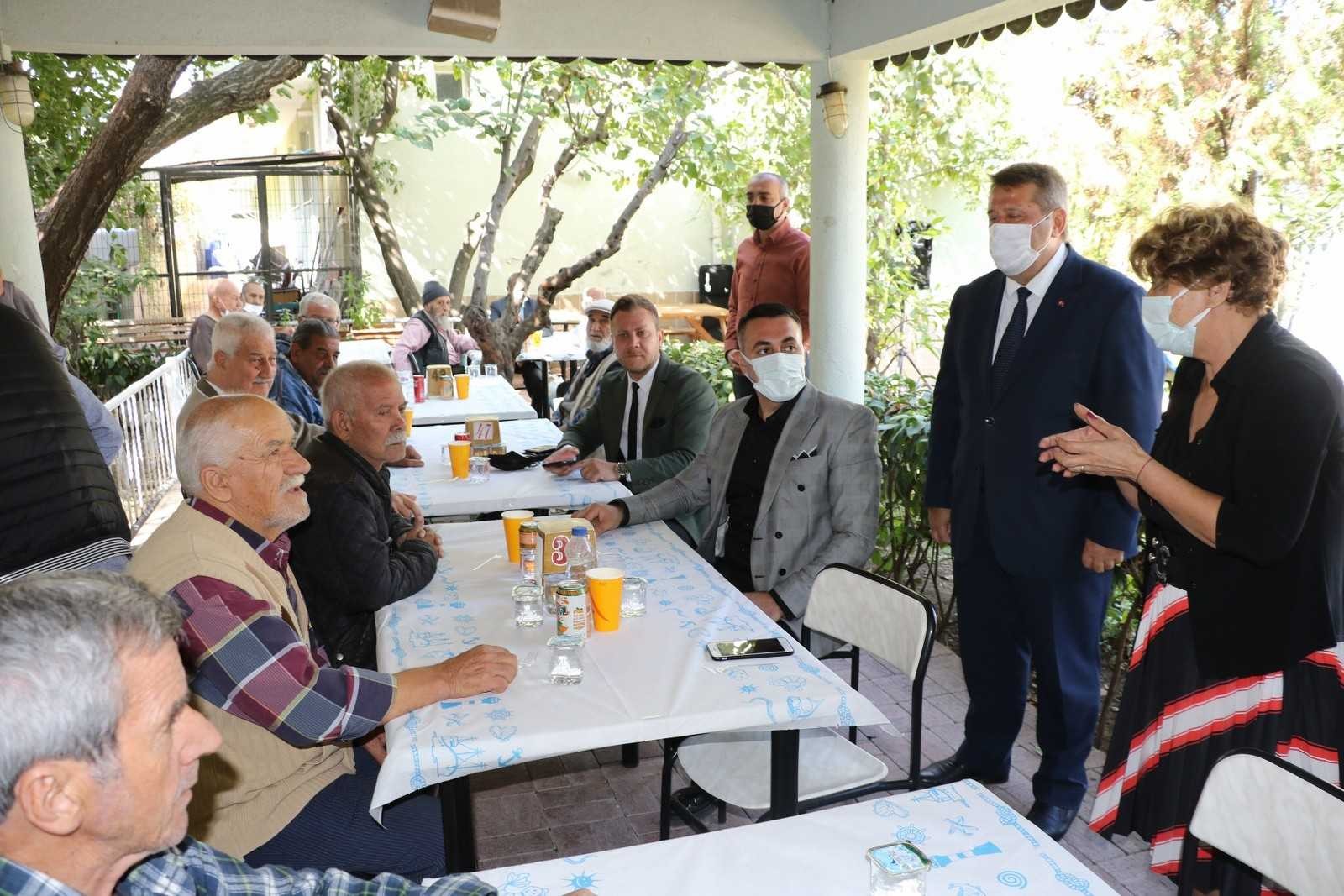 Manisa Büyükşehir yaşlıları unutmadı