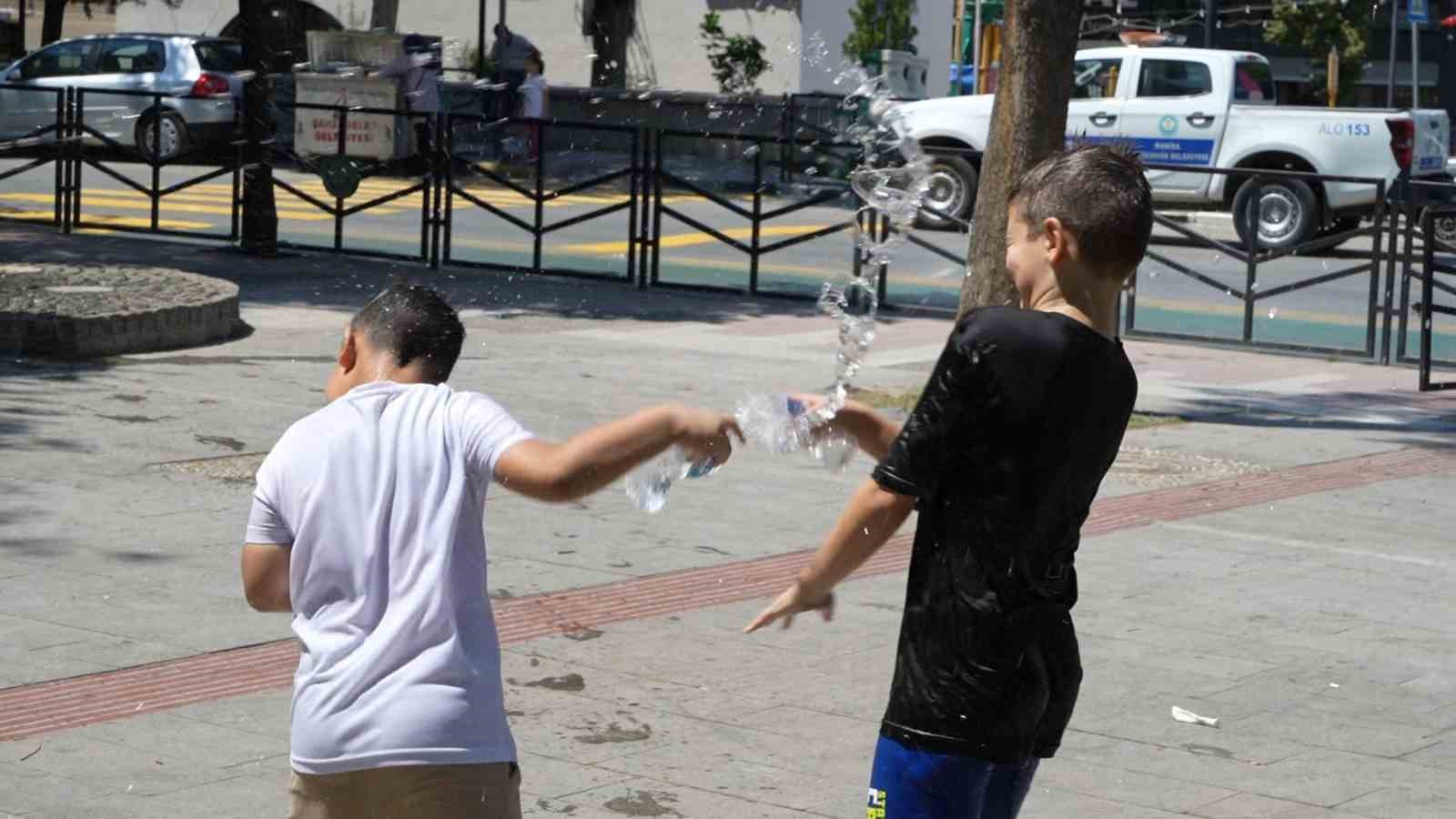Manisa kavurucu sıcaklara teslim oldu