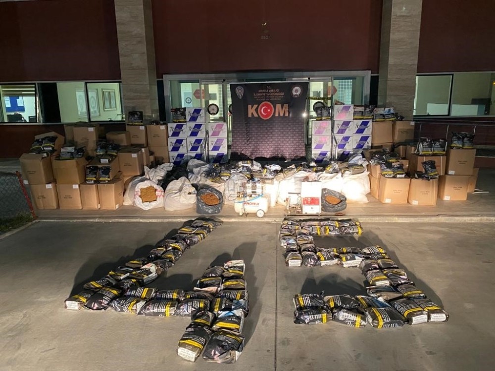 Manisa’da 1 tondan fazla kaçak tütün ele geçirildi