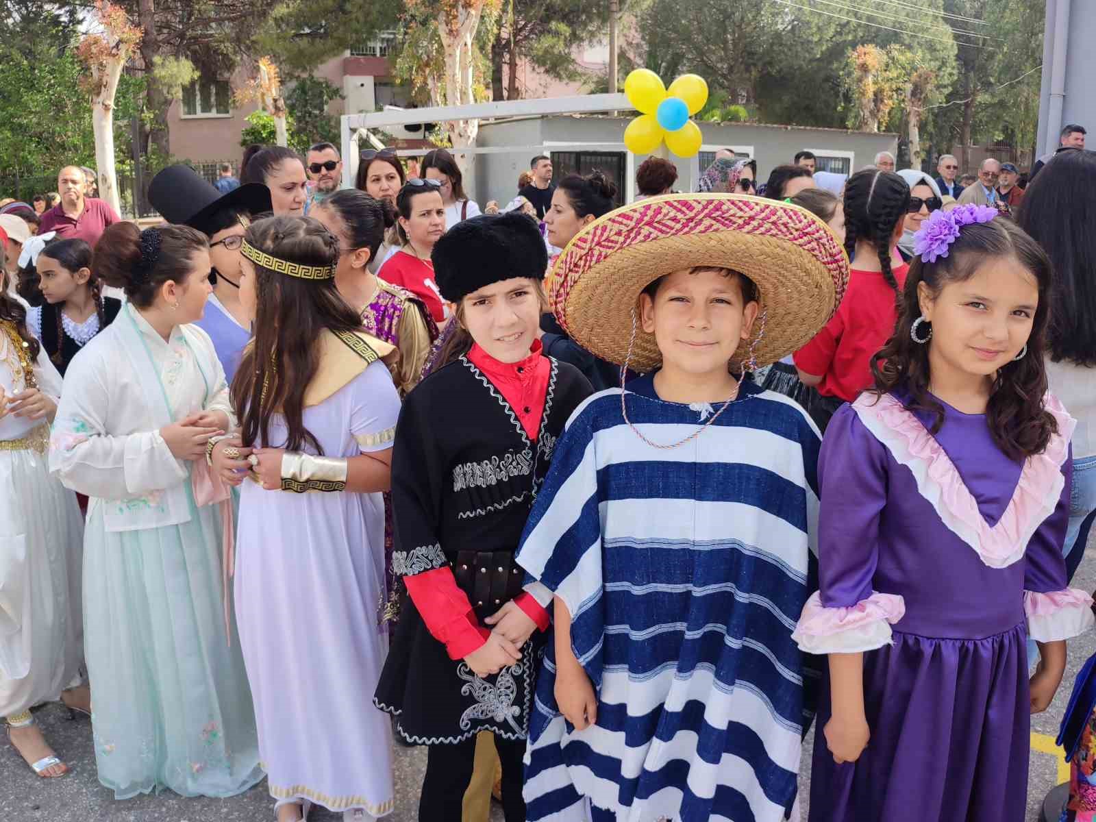 Manisa’da 18 ülke bir arada