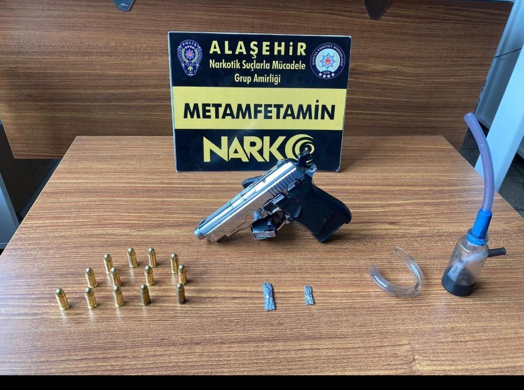 Manisa’da 2 ilçede uyuşturucu operasyonu