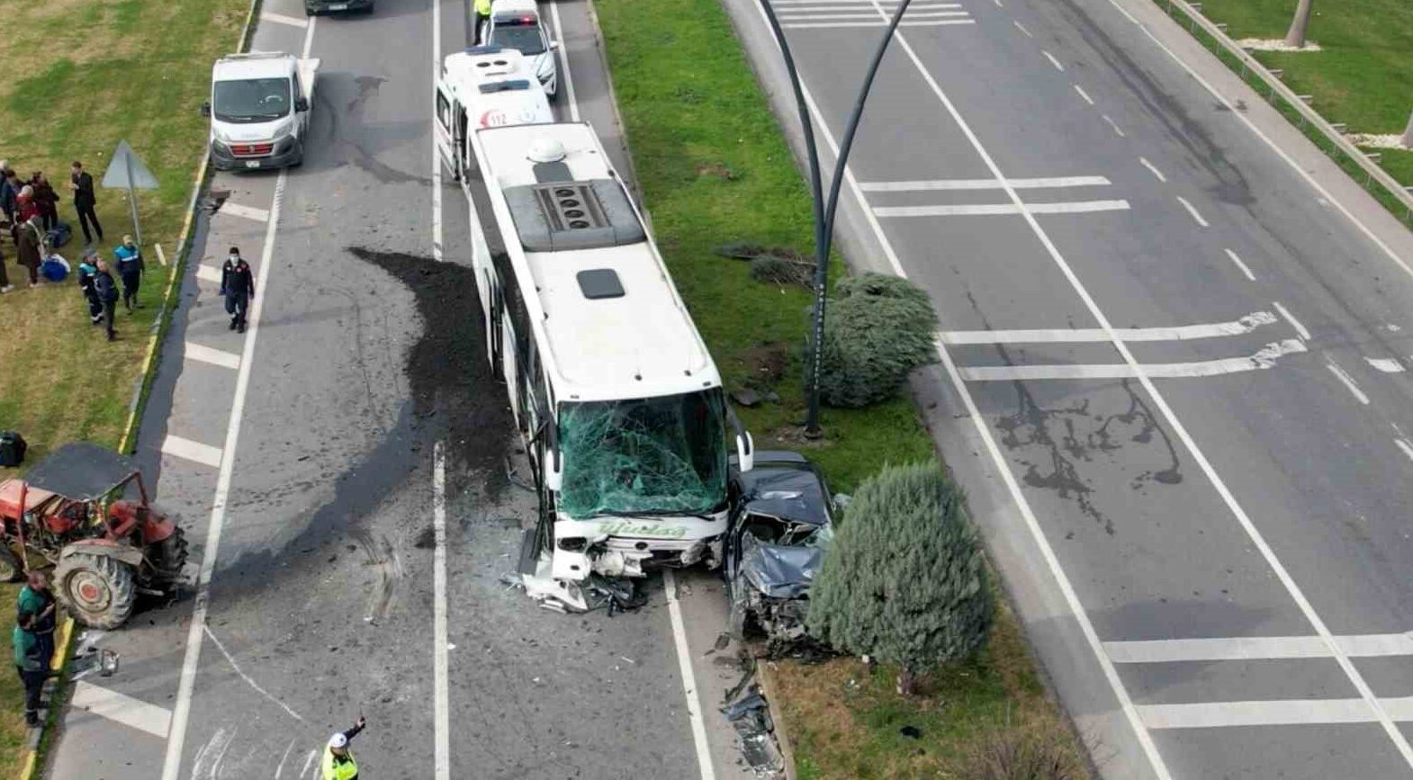 Manisa’da 3 araçlı zincirleme kaza: 5 yaralı