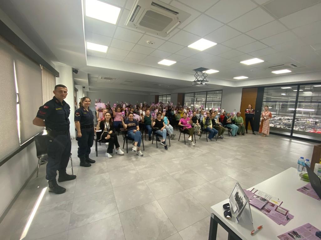 Manisa’da 300 kadın daha KADES uygulamasıyla tanıştı
