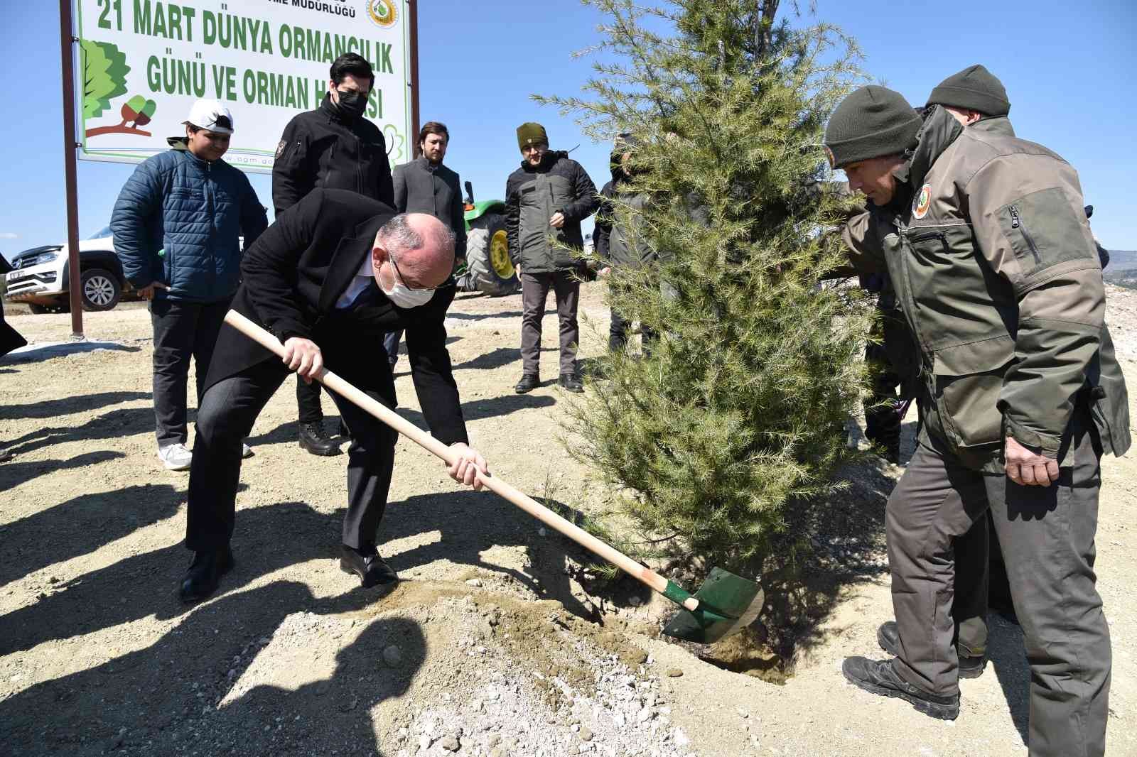 Manisa’da 7 bin fidan toprakla buluştu