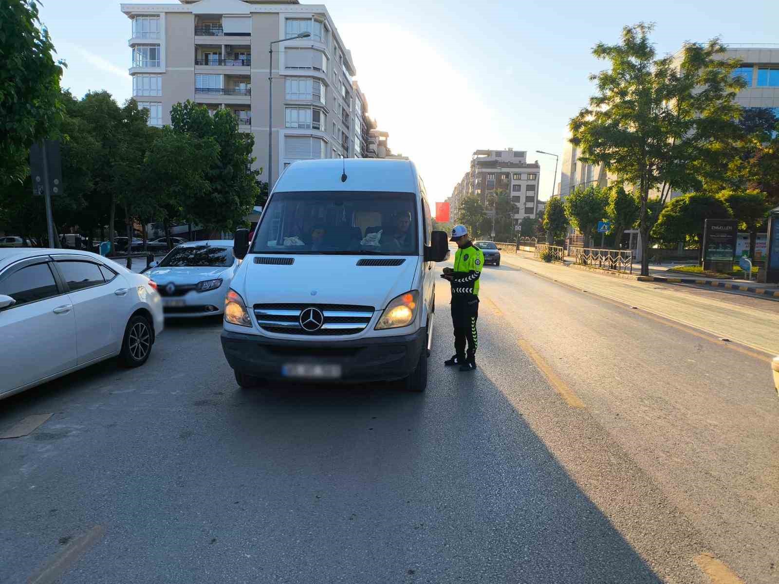Manisa’da 7 servis aracı trafikten men edildi
