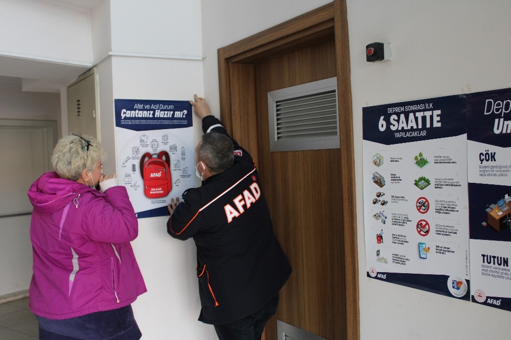 Manisa’da ’Afet Farkındalık Eğitimleri’ vatandaşların ayağına gidiyor