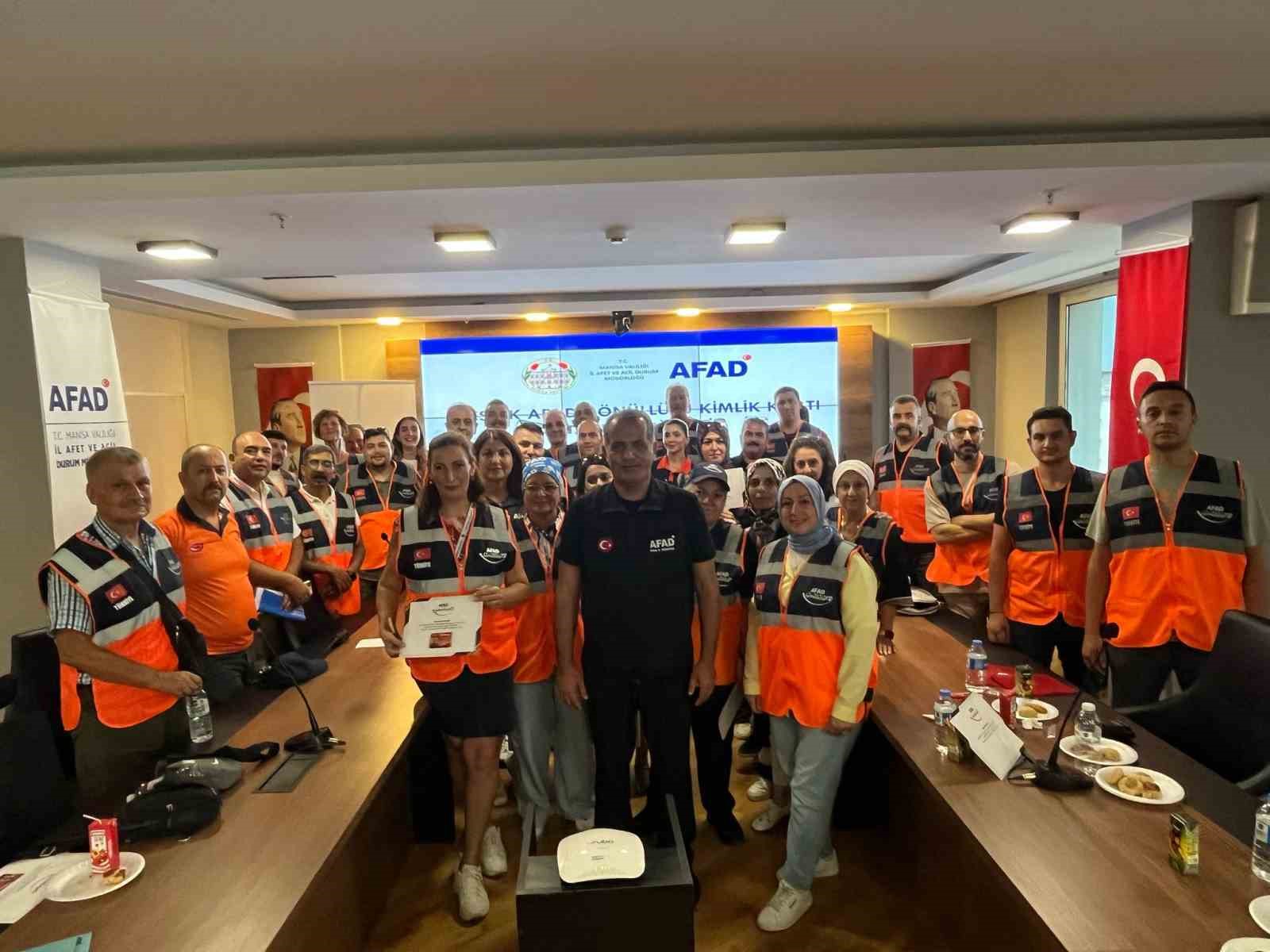 Manisa’da Destek AFAD Gönüllülerine kimlik kartları teslim edildi