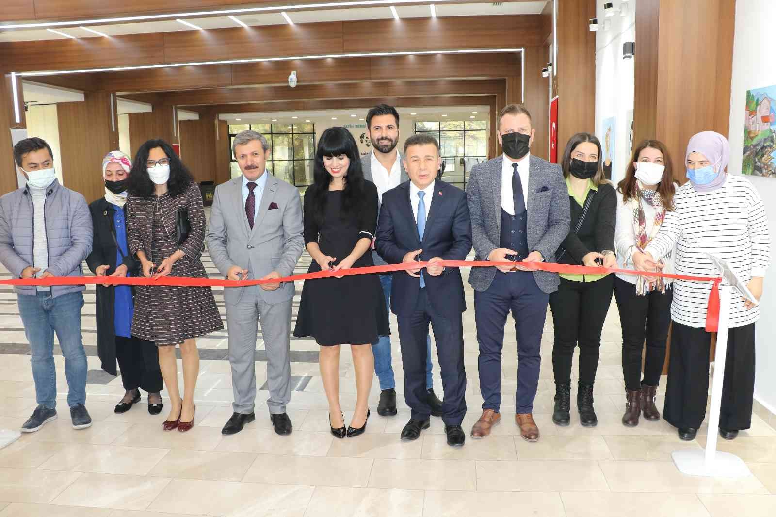 Manisa’da ‘Gün Işığım’ resim sergisi açıldı