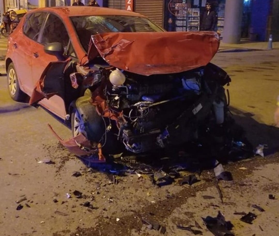 Manisa’da askeri ambulans ile otomobil çarpıştı: 3 yaralı