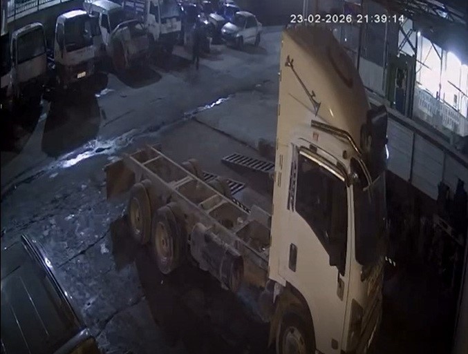 Manisa’da çalınan araç İzmir’de bulundu: Hırsızlık anı kamerada