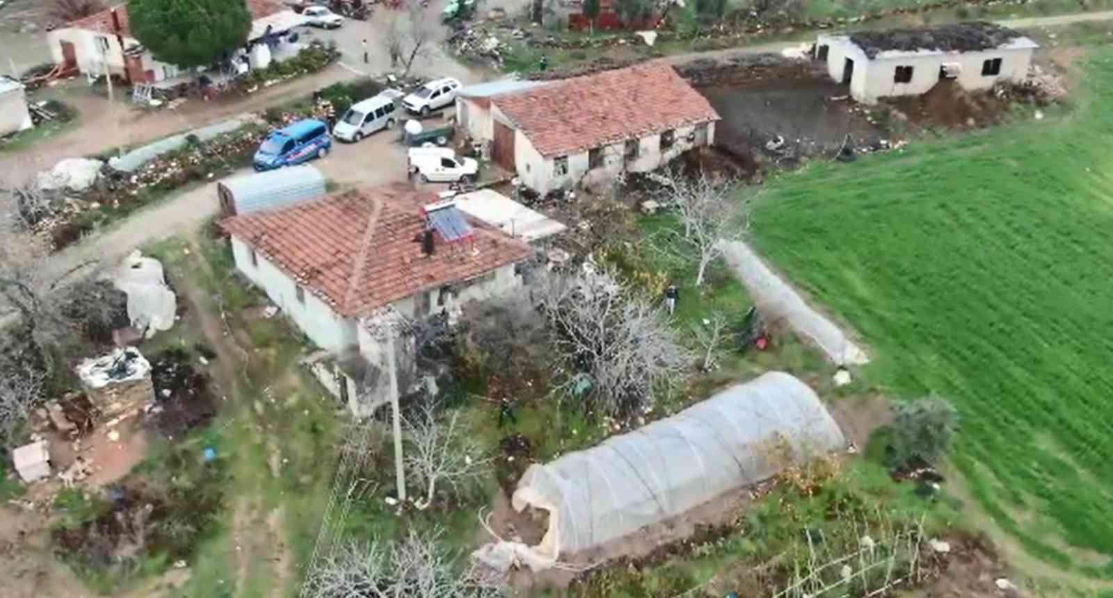Manisa’da evde esrar, bahçedeki serada kenevir ele geçirildi