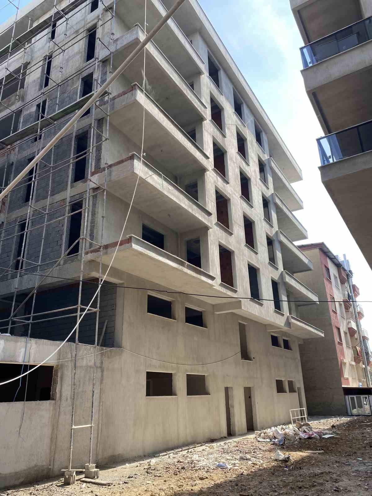 Manisa’da genç öğrenci çalıştığı inşaattan düşerek öldü