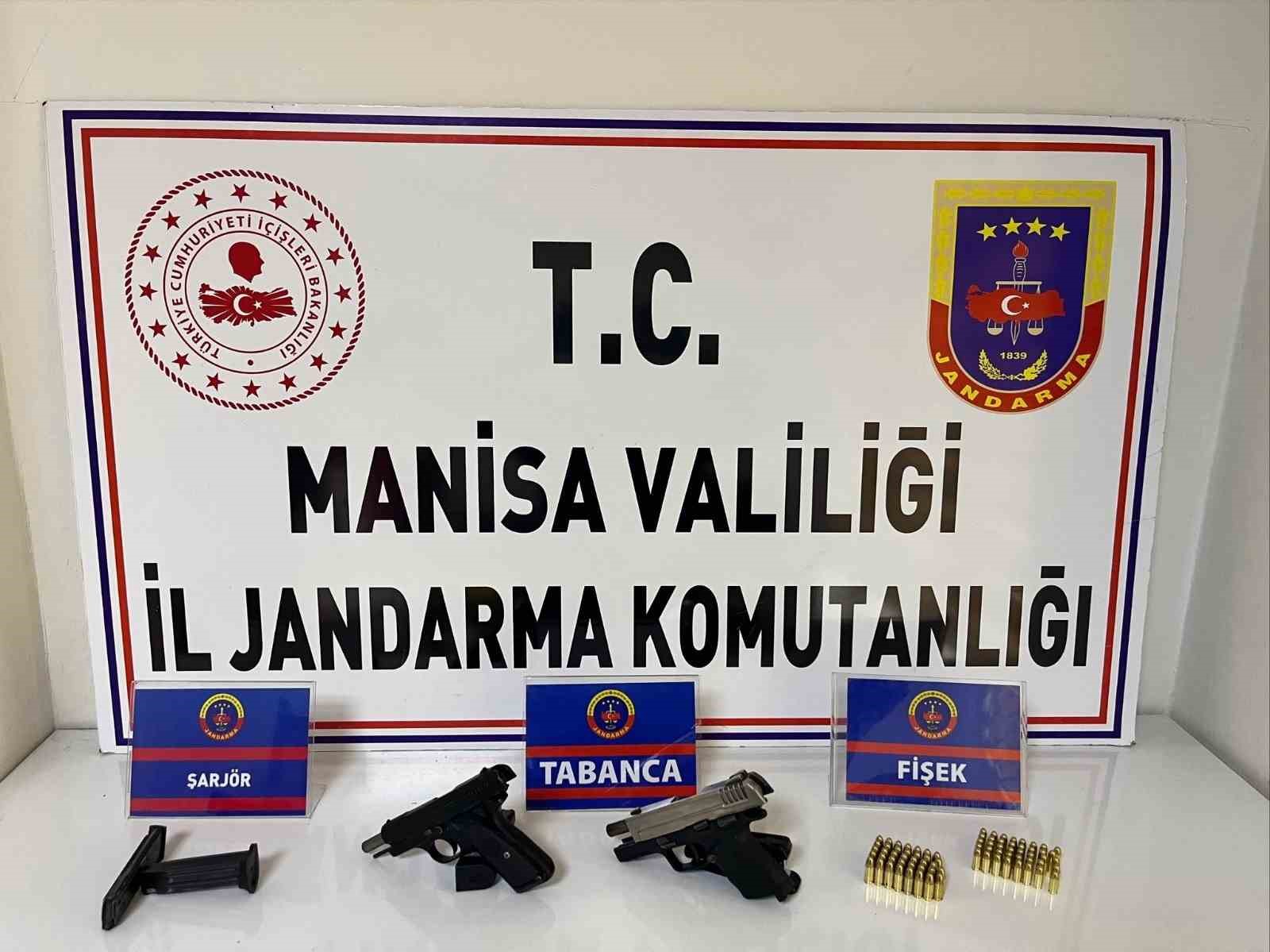 Manisa’da ikamette 2 tabanca ve 77 mermi ele geçirildi