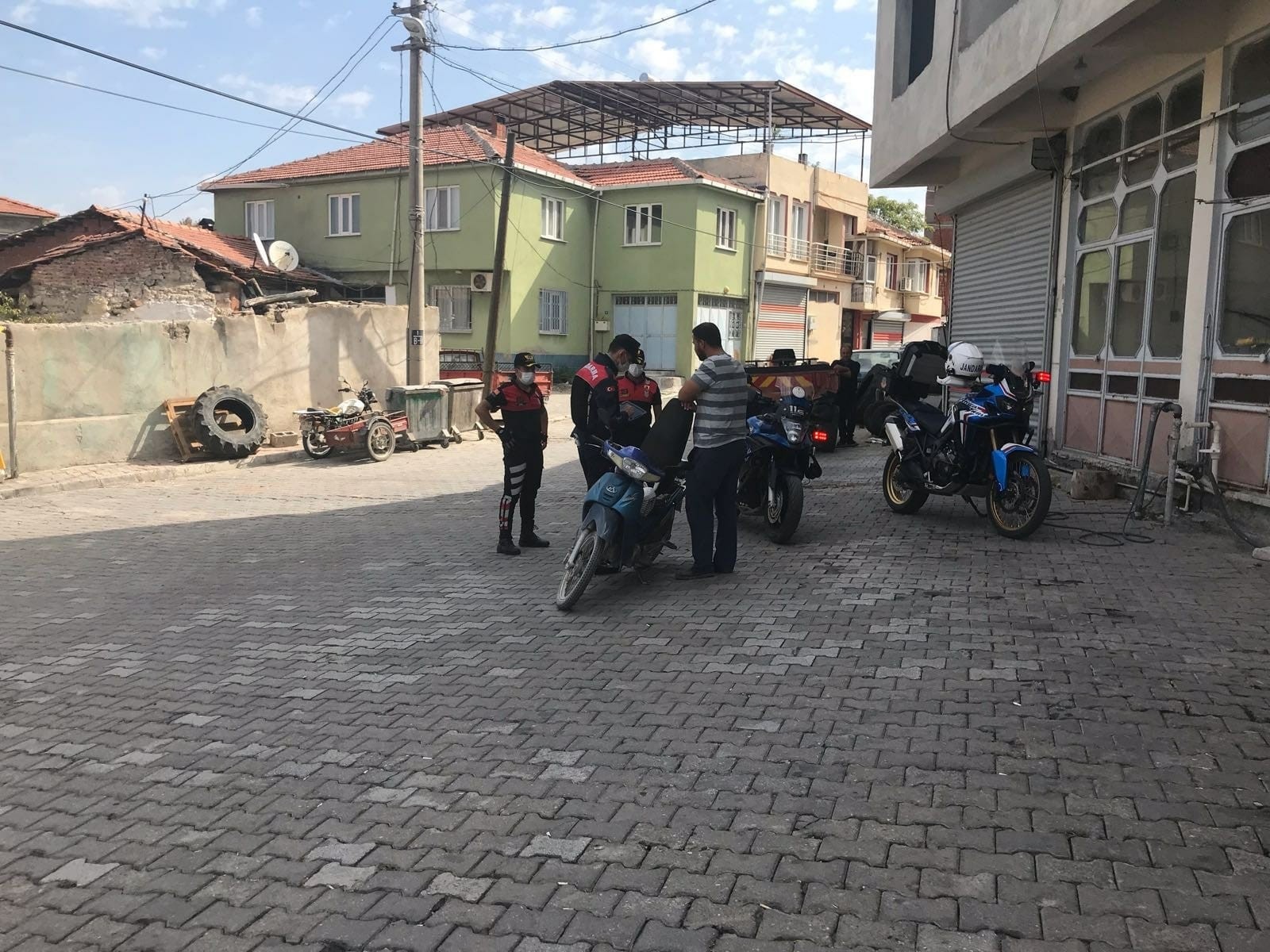 Manisa’da jandarmadan kask denetimi