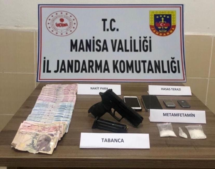 Manisa’da jandarmadan uyuşturucu operasyonu: 3 gözaltı