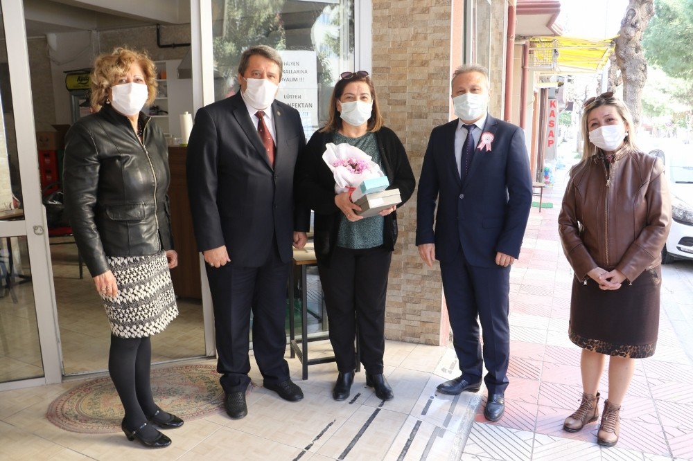 Manisa’da kadın muhtarların Kadınlar Günü kutlandı