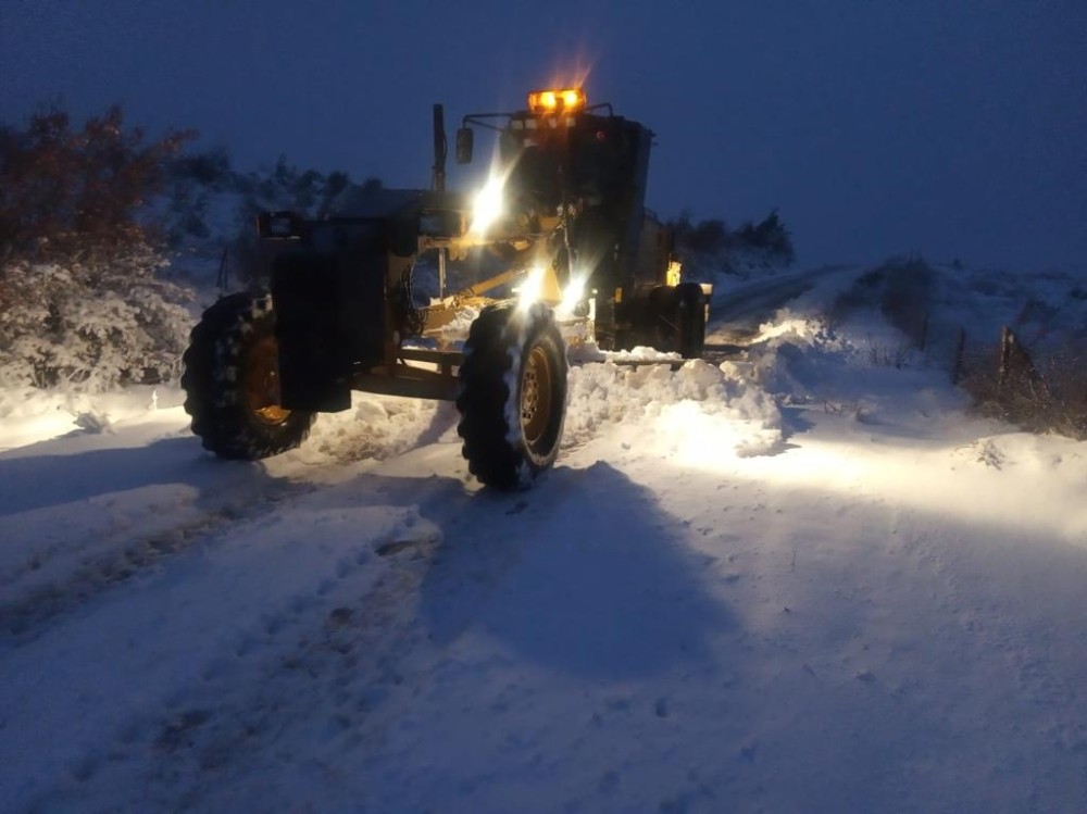 Manisa’da karla mücadele çalışmaları aralıksız sürüyor