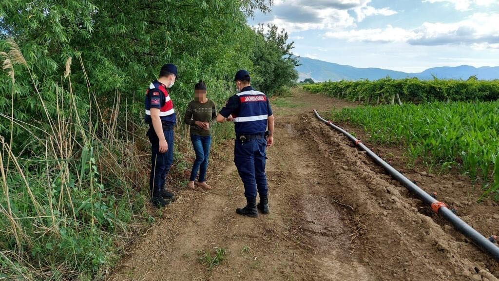 Manisa’da kaybolan kız çocuğu jandarma tarafından bulundu
