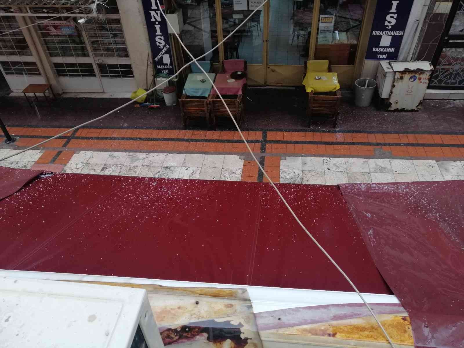 Manisa’da kısa süreli dolu etkili oldu