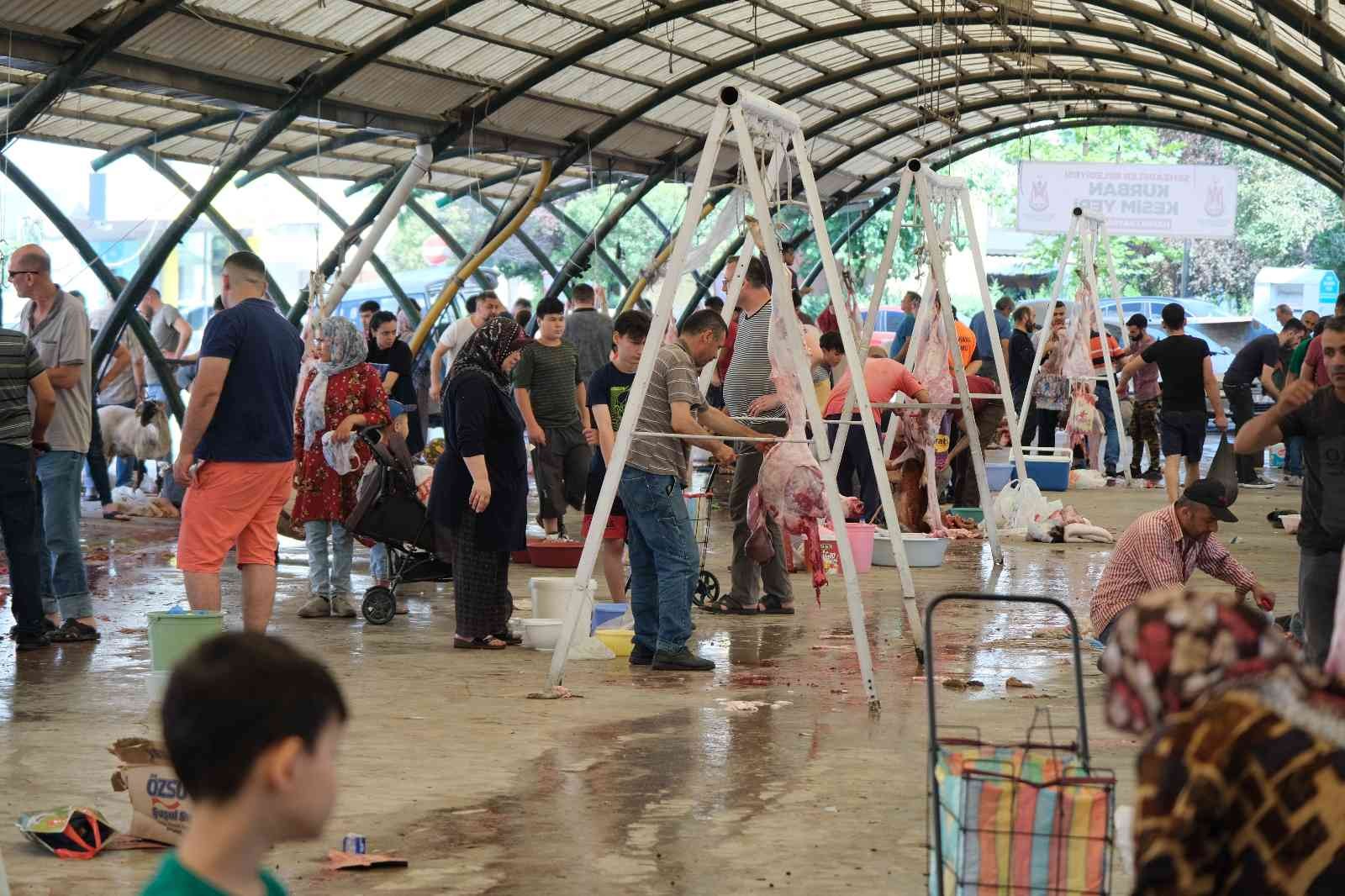 Manisa’da kurbanlıklar kesilmeye başlandı