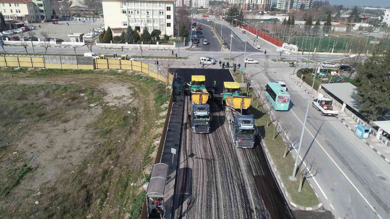 Manisa’da sıcak asfalt mesaisi devam ediyor