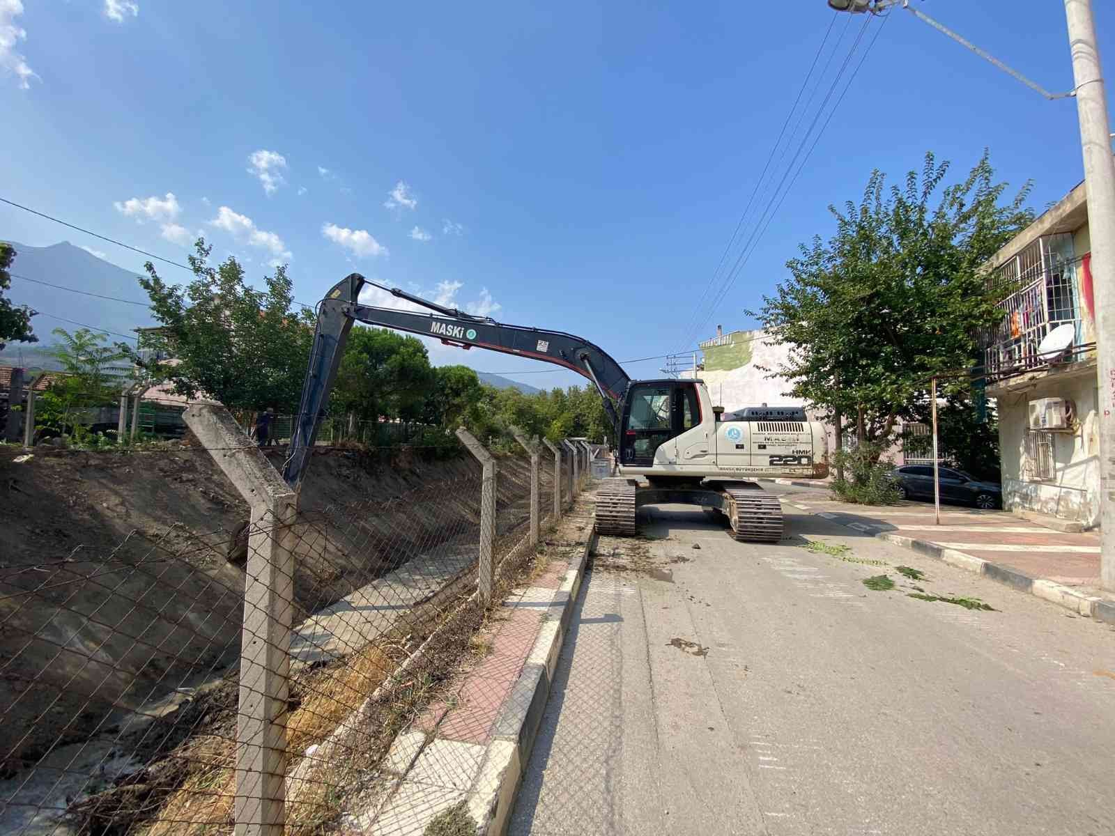 Manisa’da sulama kanalları temizlendi