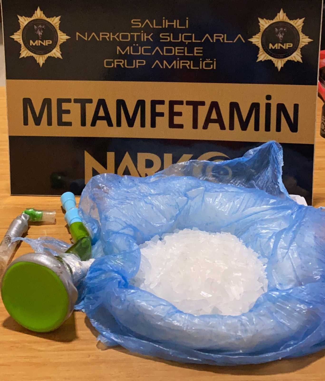 Manisa’da şüpheli araçtan metamfetamin çıktı