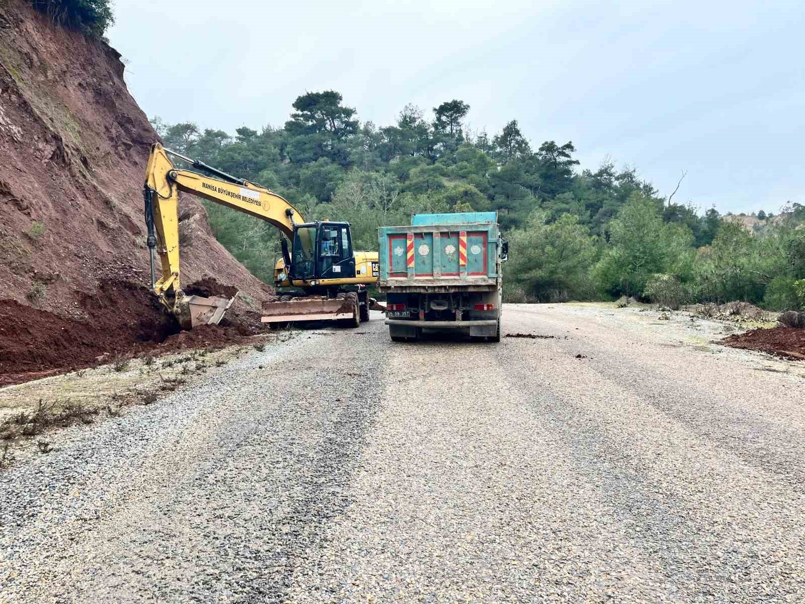 Manisa’da yol çalışmaları hız kesmeden sürüyor