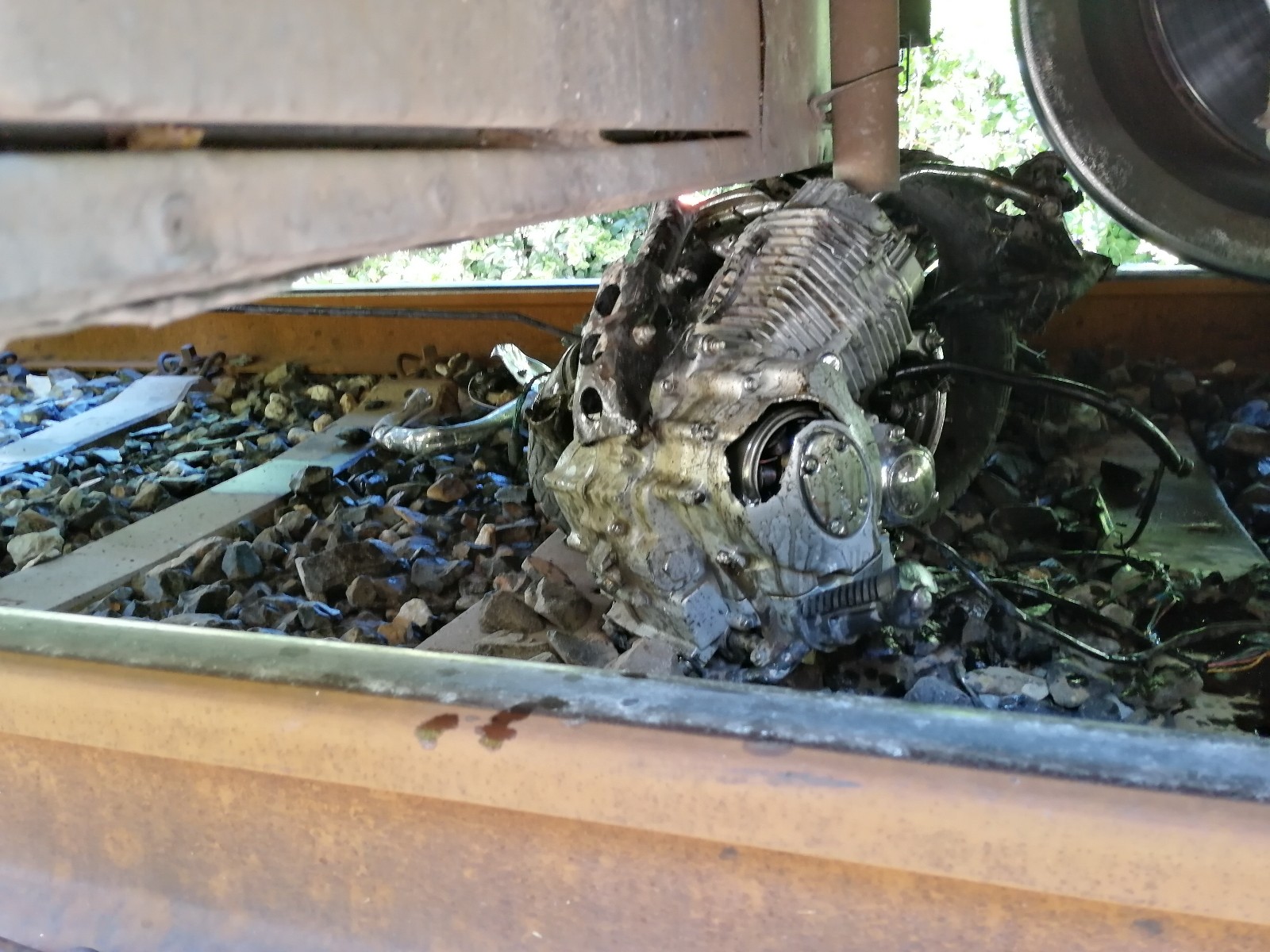 Manisa’da yolcu treni motosiklete çarptı: 1 ağır yaralı