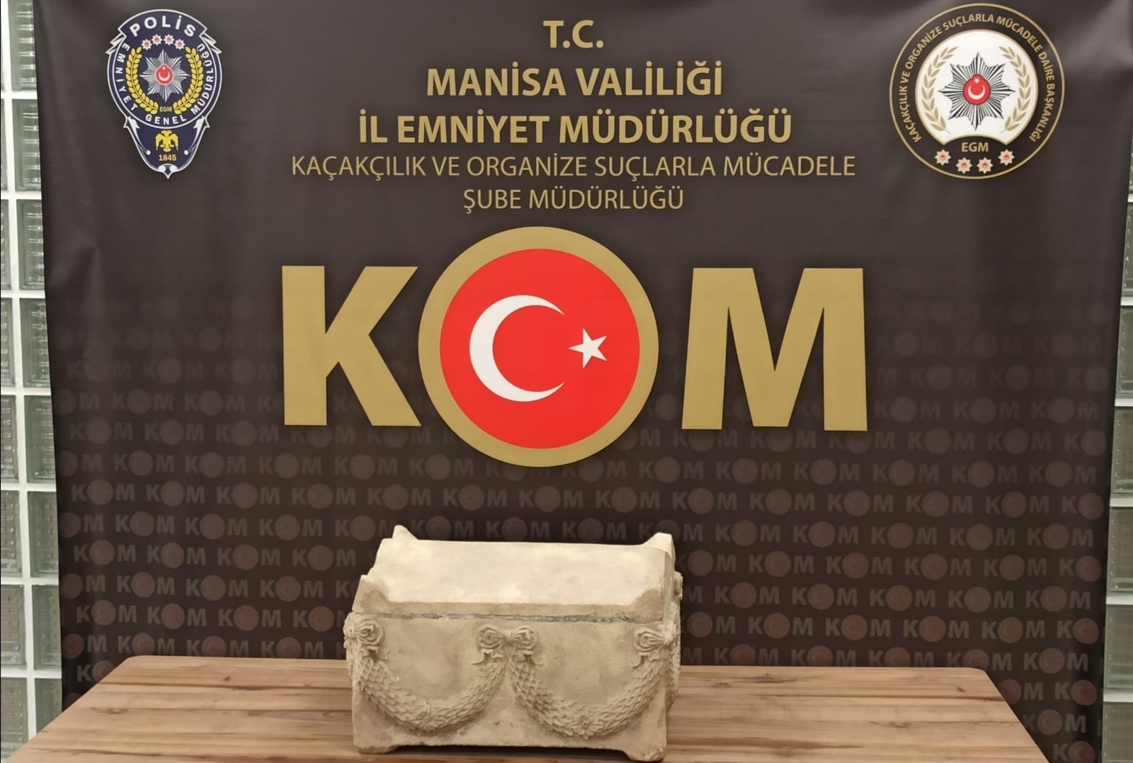 Manisa’da yurt dışına kaçırılmak üzere olan lahit ele geçirildi