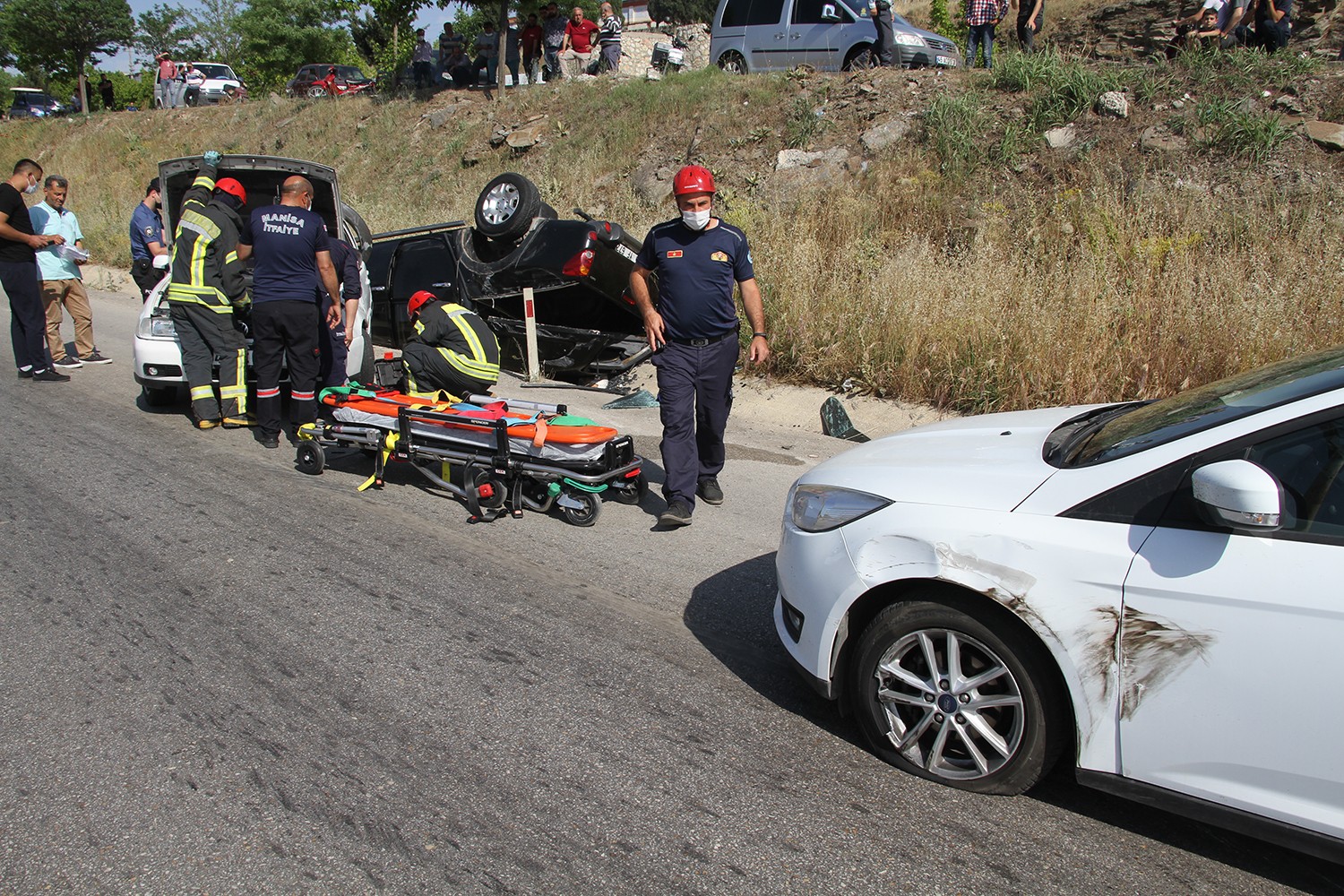 Manisa’da zincirleme trafik kazası: 1’i çocuk 3 yaralı