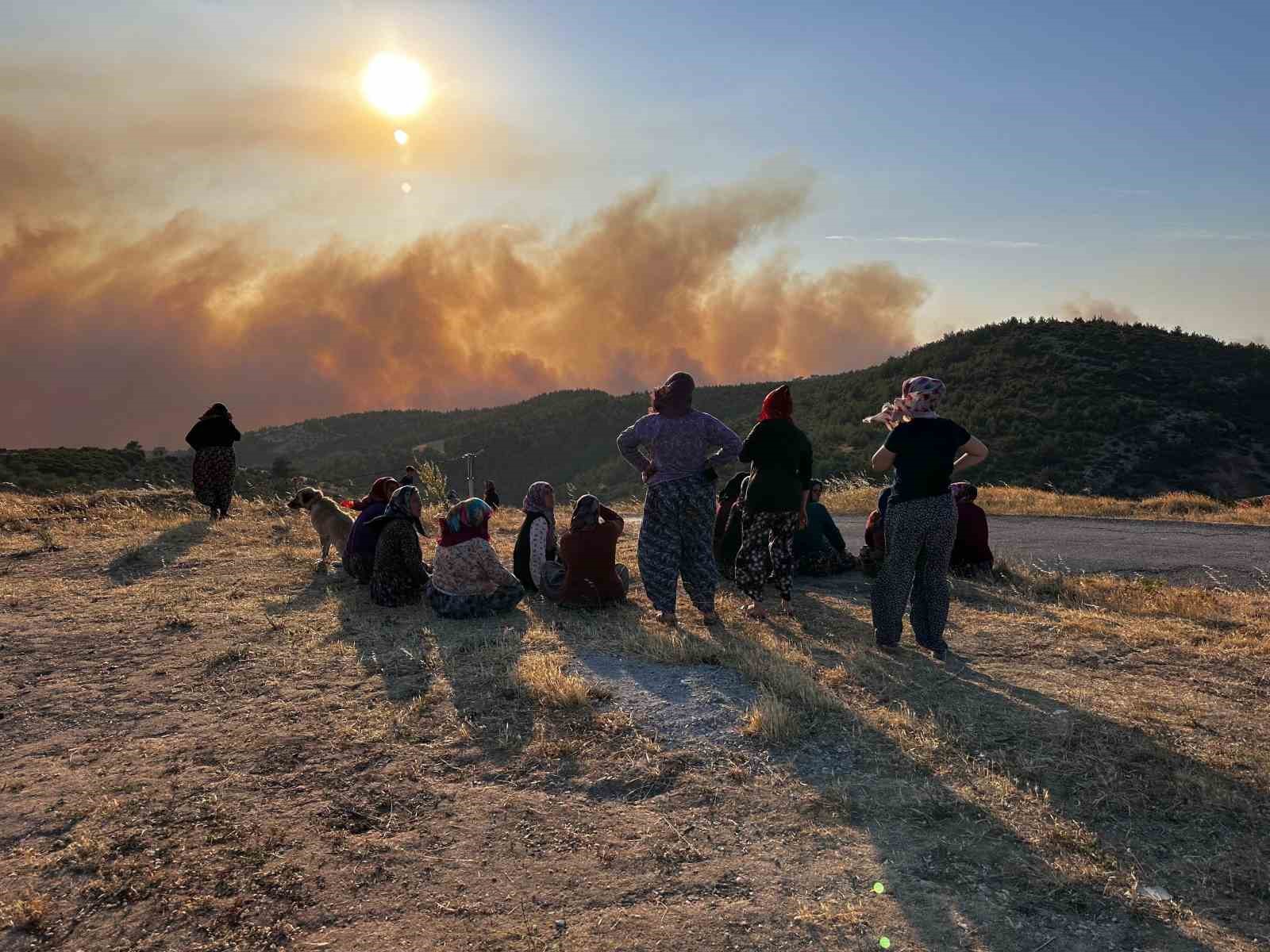 Manisa’daki orman yangınıyla ilgili son durumu Vali Özkan açıkladı