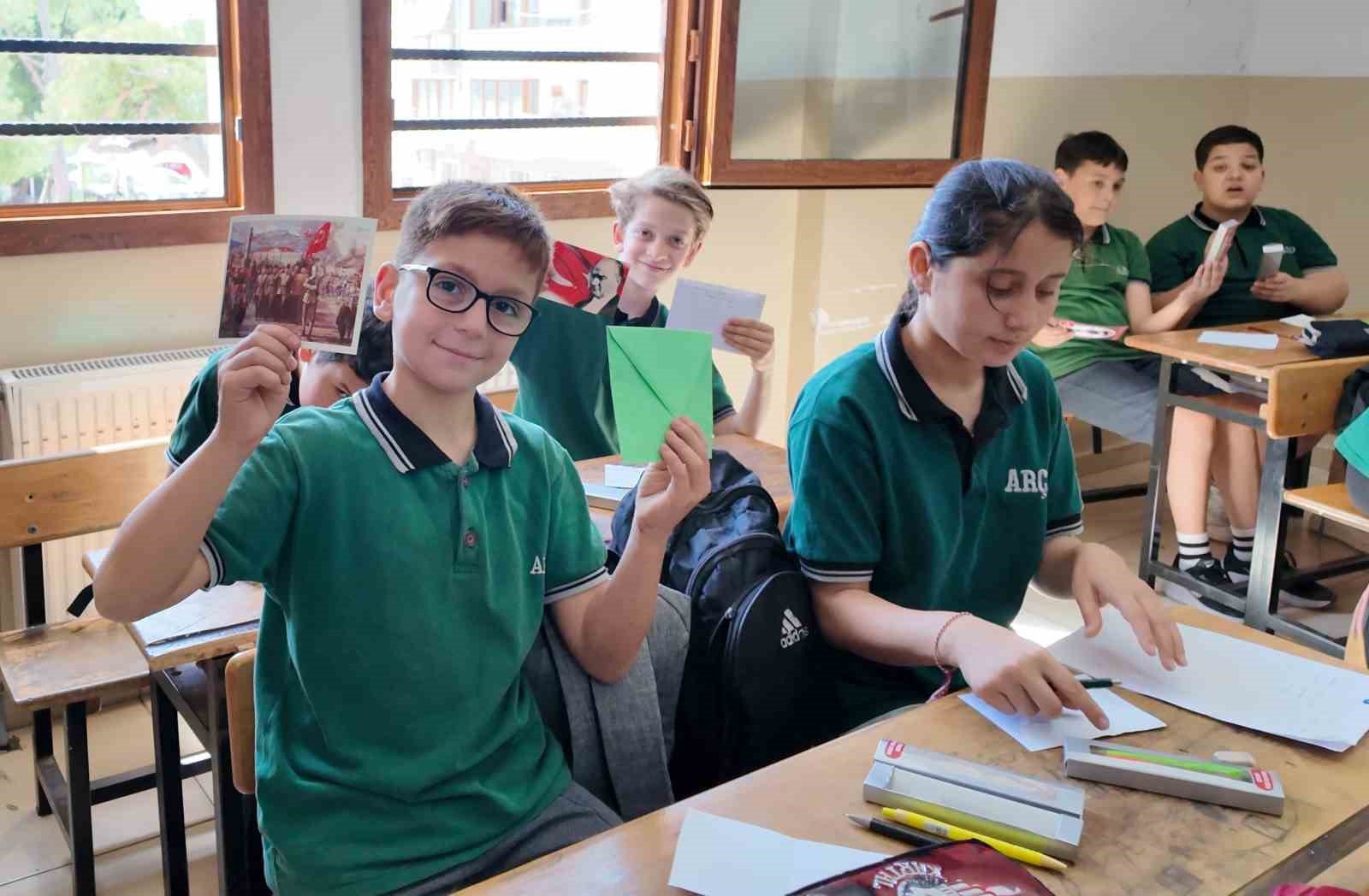 Manisalı öğrencilerden şehit annelerine duygu dolu mektup