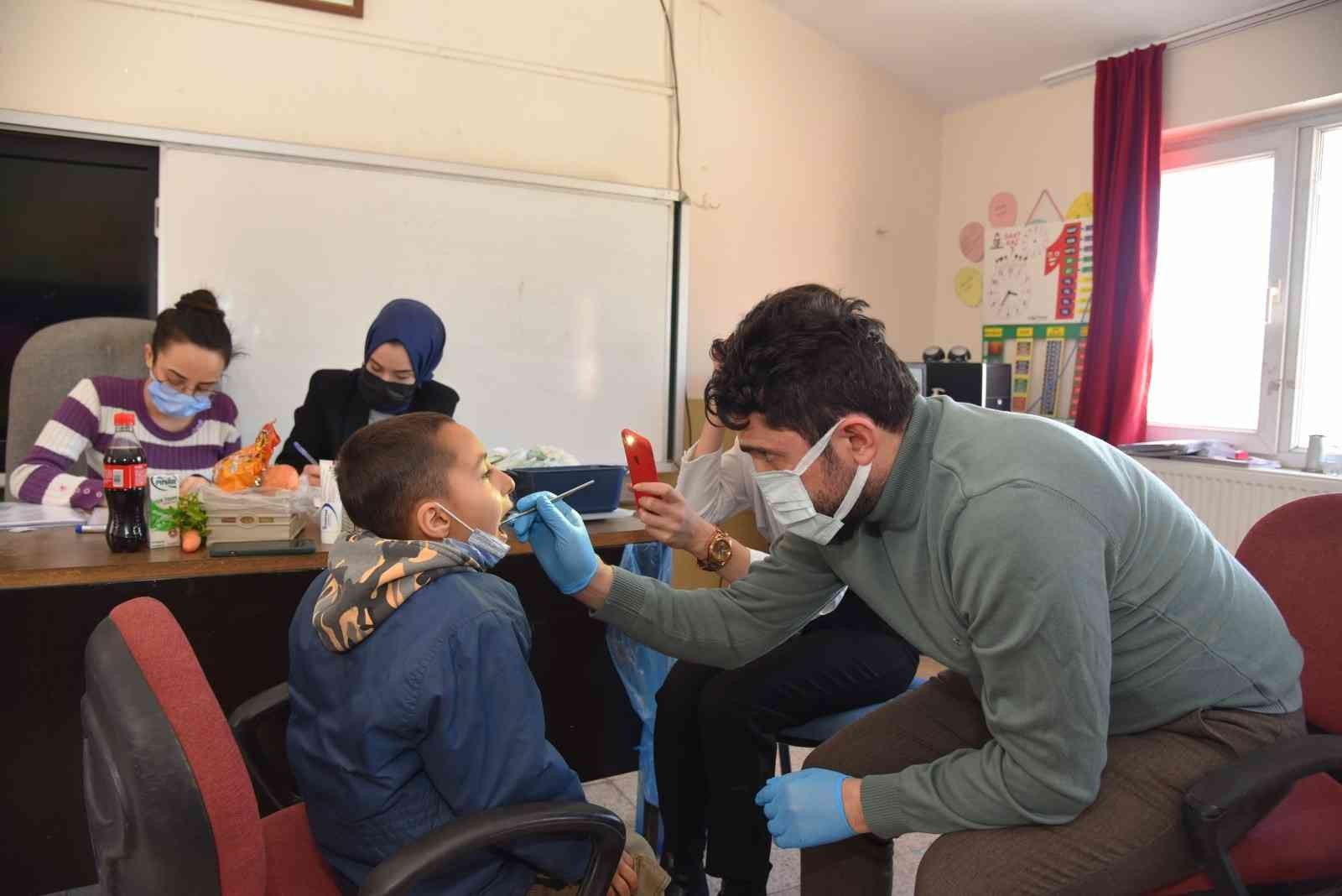 Manisa’nın minik dişlerine büyük dokunuş