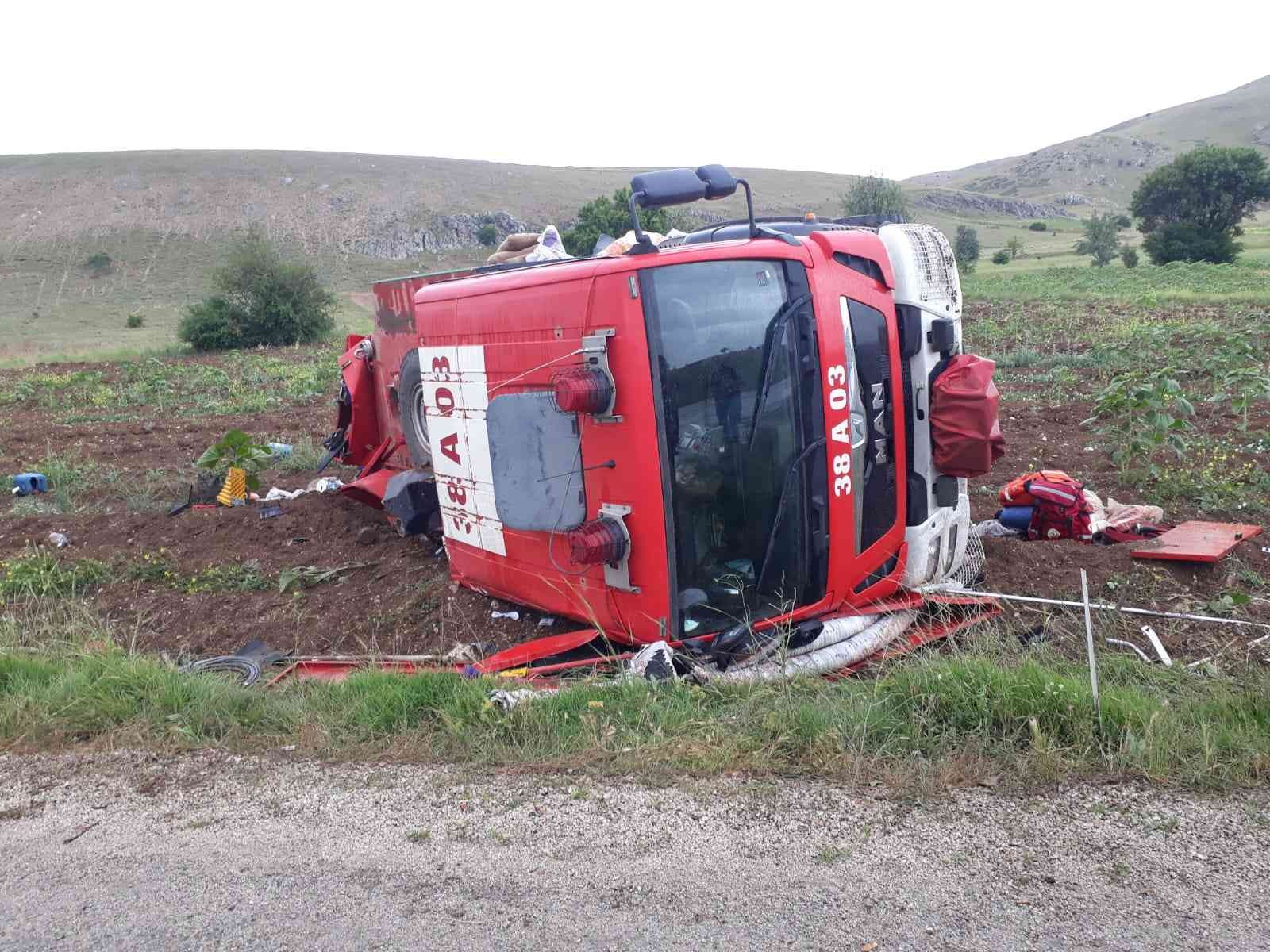 Marmaris yangınından dönen ekip Afyonkarahisar’da kaza yaptı