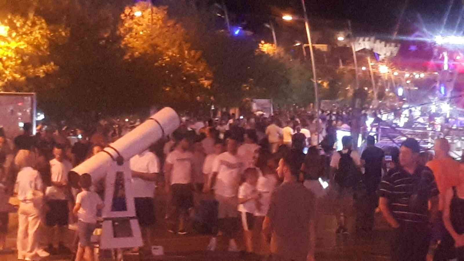 Marmaris’te bayram kalabalığı sokaklara taştı