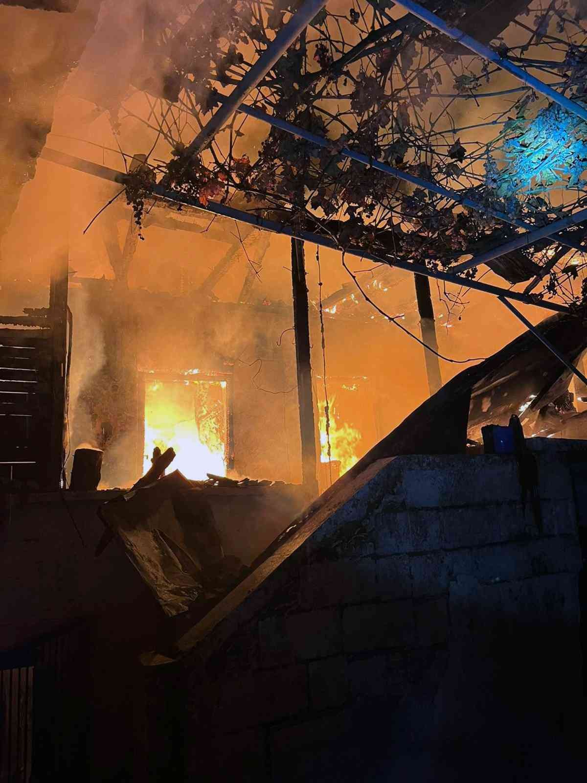 Menteşe’de ev yangını