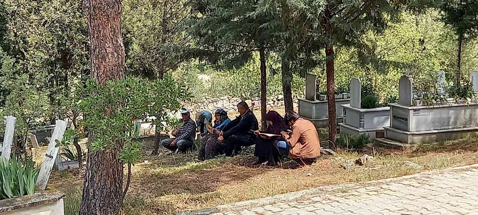 Mezarlıklara bayram ziyareti