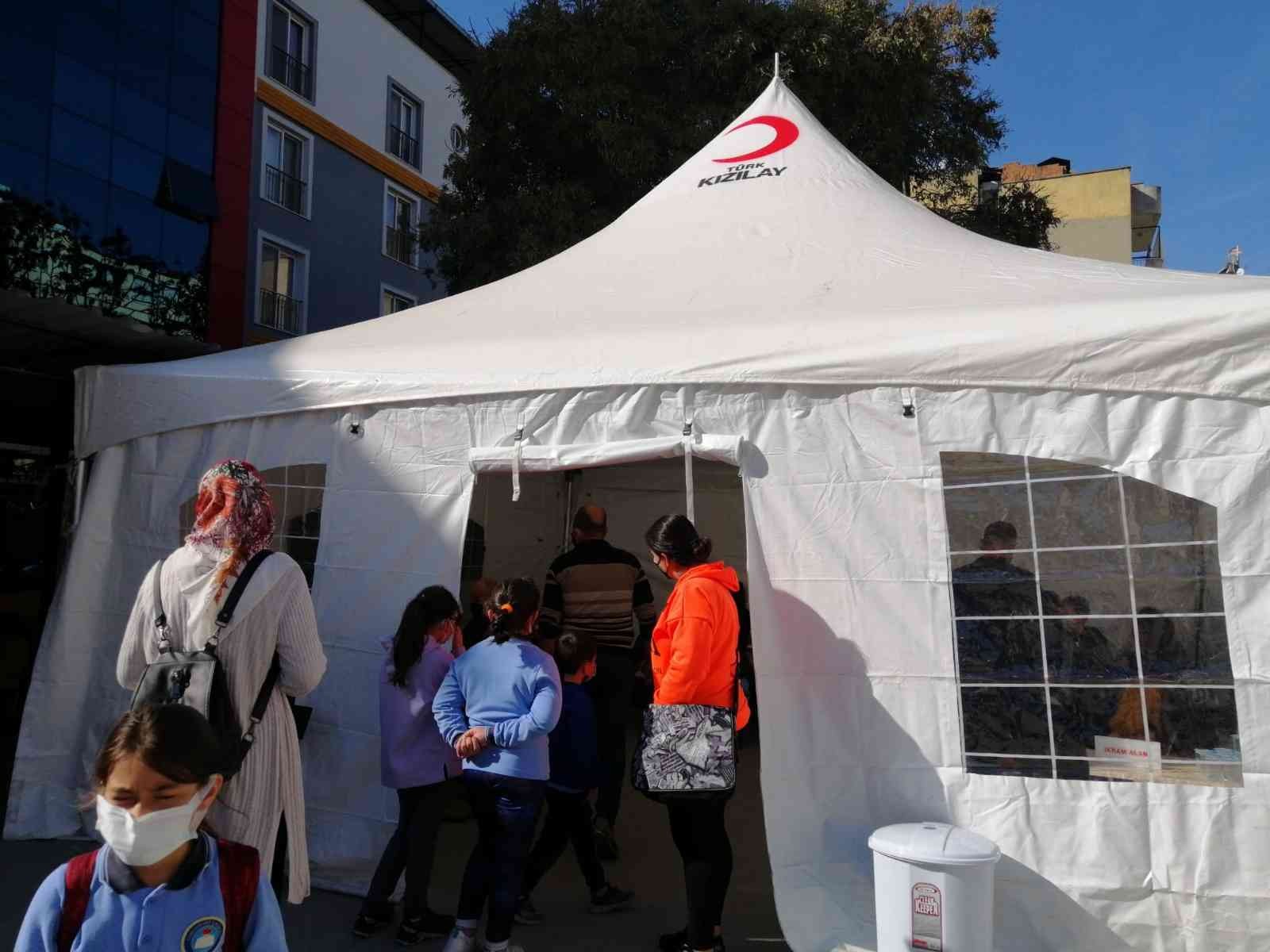 Minikler öncülük etti, büyükler kan bağışladı