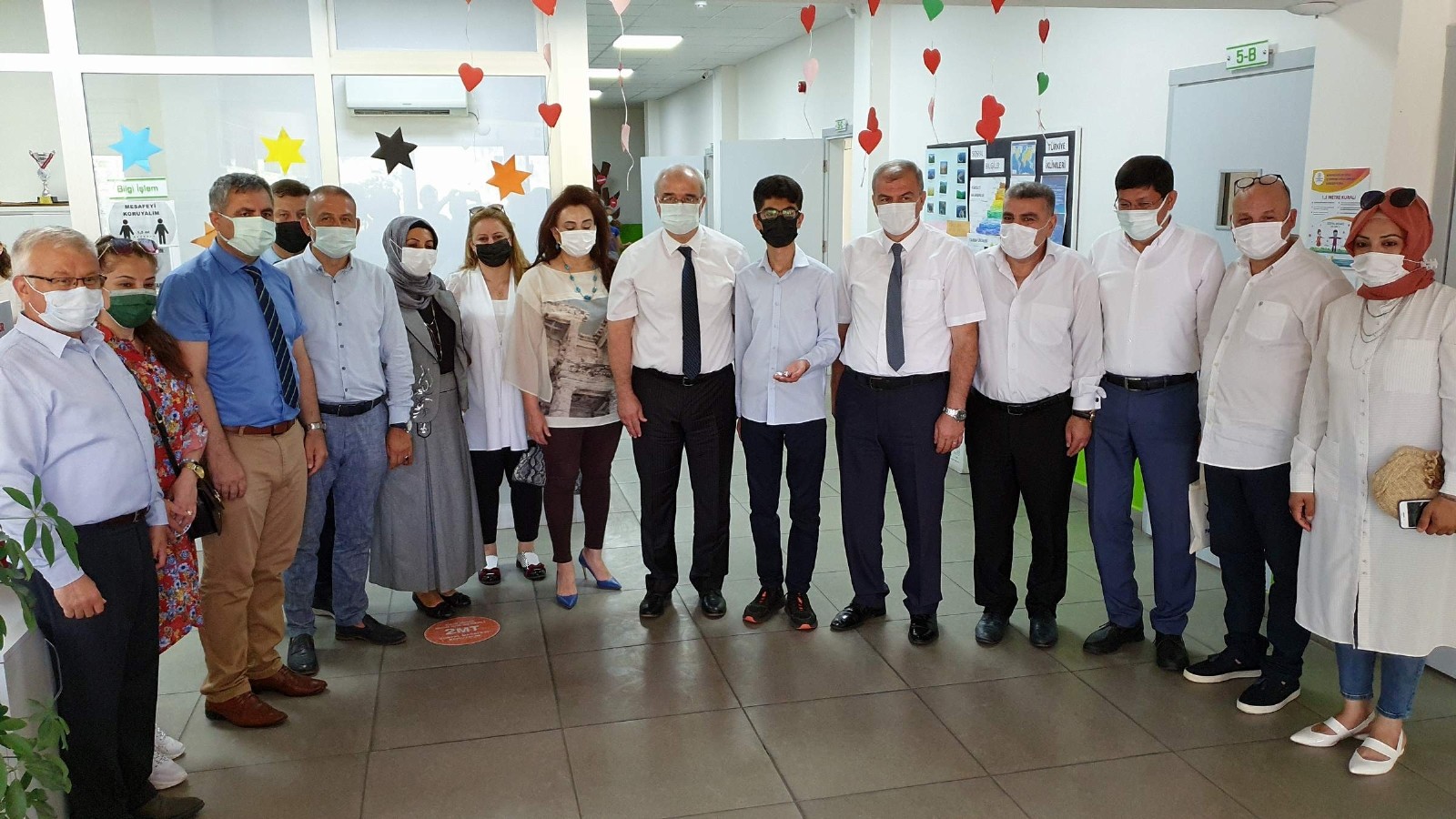 Nazillili LGS Türkiye Birincisine protokolden ödül