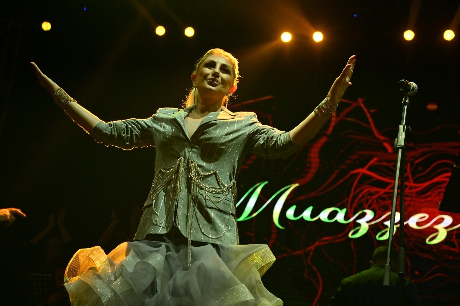 Nostalji kraliçesi, Akhisar’ı mest etti