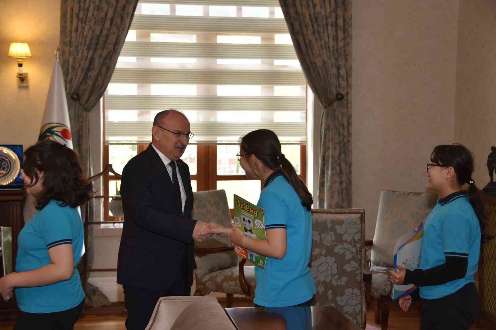 Öğrenciler e-Twinning projesini Vali Karadeniz’e anlattı