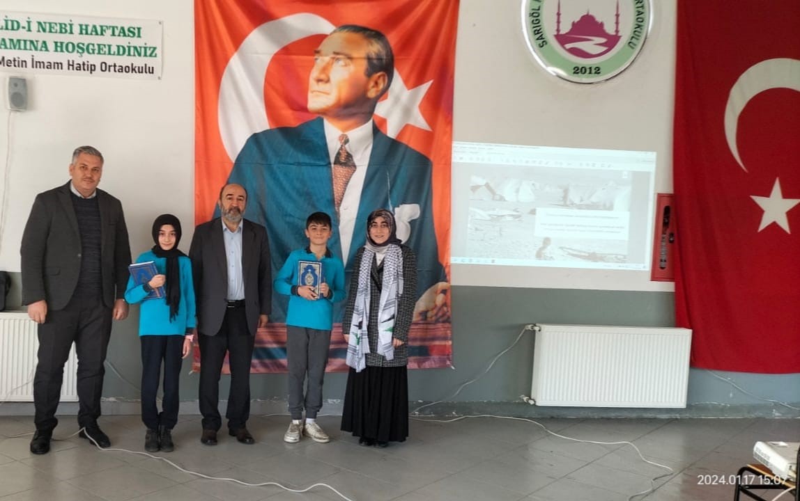 Okul birincilerine Kur’an-ı Kerim hediye edildi