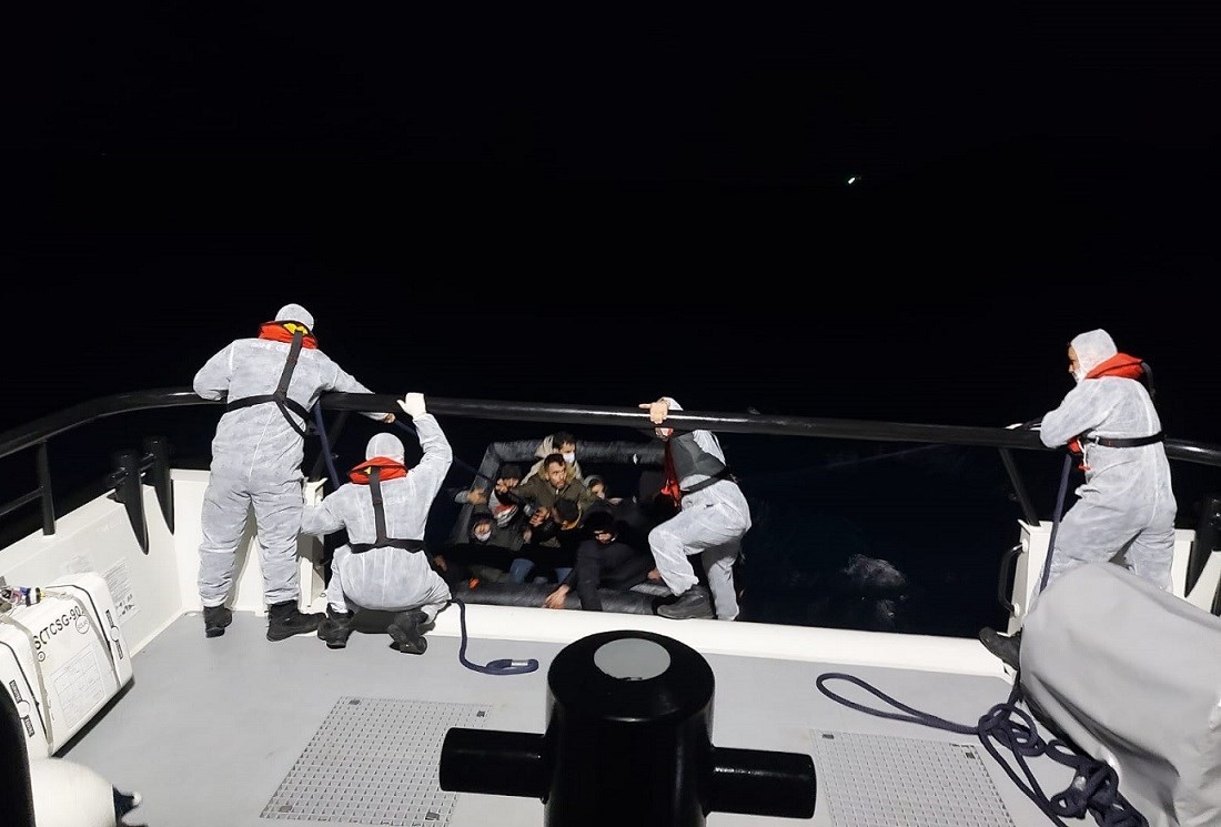Ölüme sürüklenen göçmenleri Sahil Güvenlik kurtardı