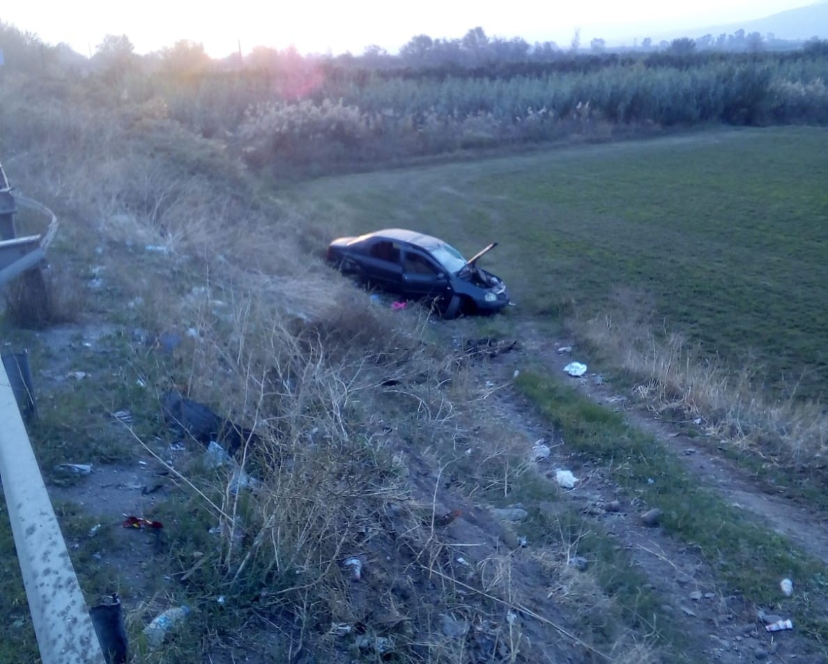 Önce yayaya çarptı, sonra şarampole uçtu: 1 ölü, 1 yaralı