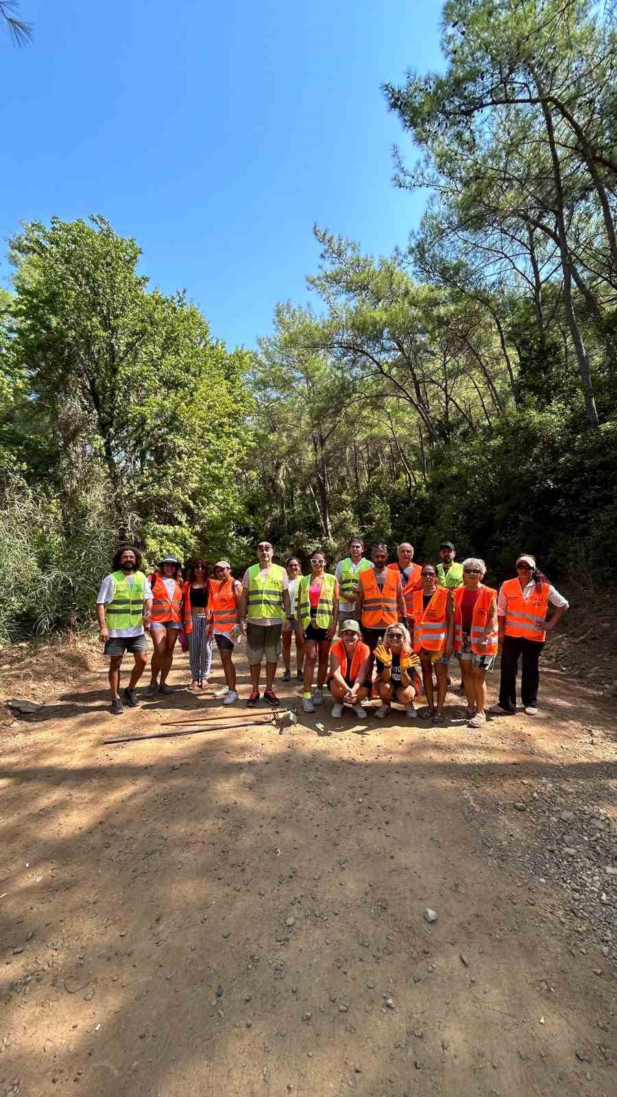 Orman yangınlarına karşı gönüllü seferberliği: ‘Ormanlık alanda temizlik yaptılar’