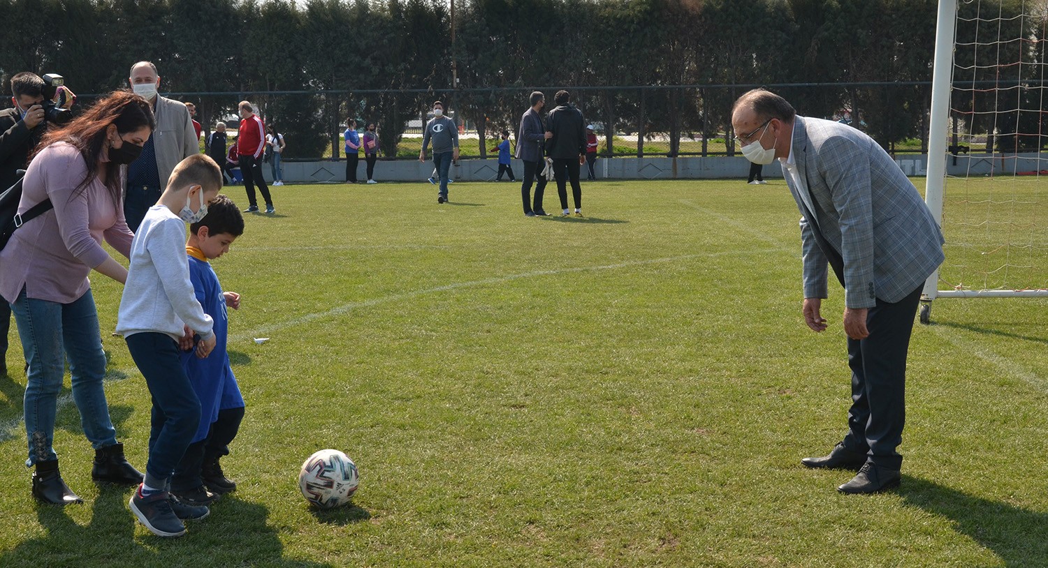 Otizmli çocuklar Turgutluspor antrenmanında