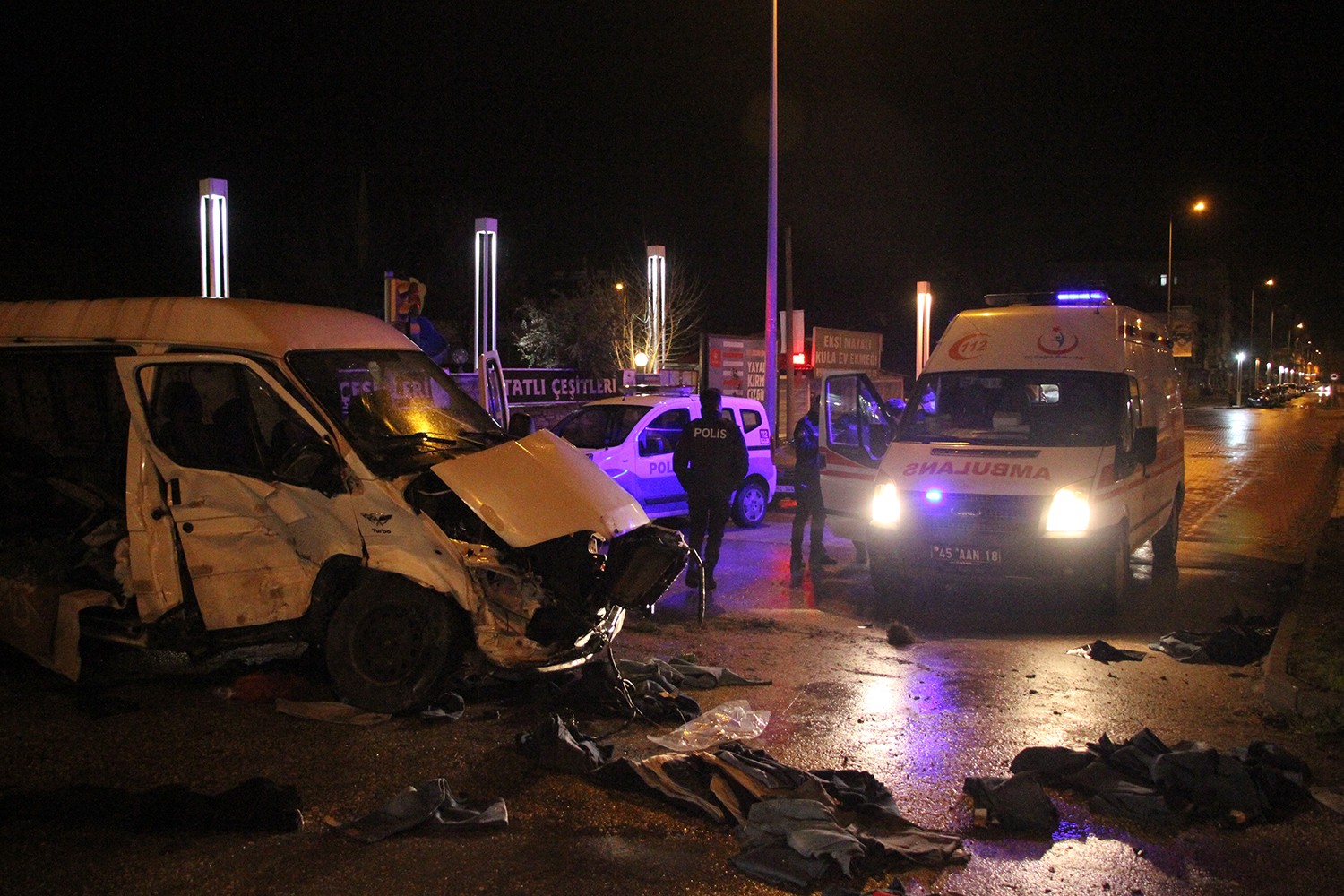 Otomobil ile transit çarpıştı: 6 yaralı