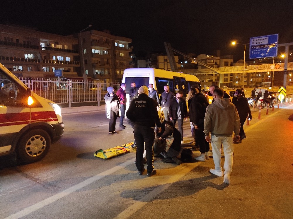 Otomobil motosiklete çarpıp kaçtı: 2 yaralı