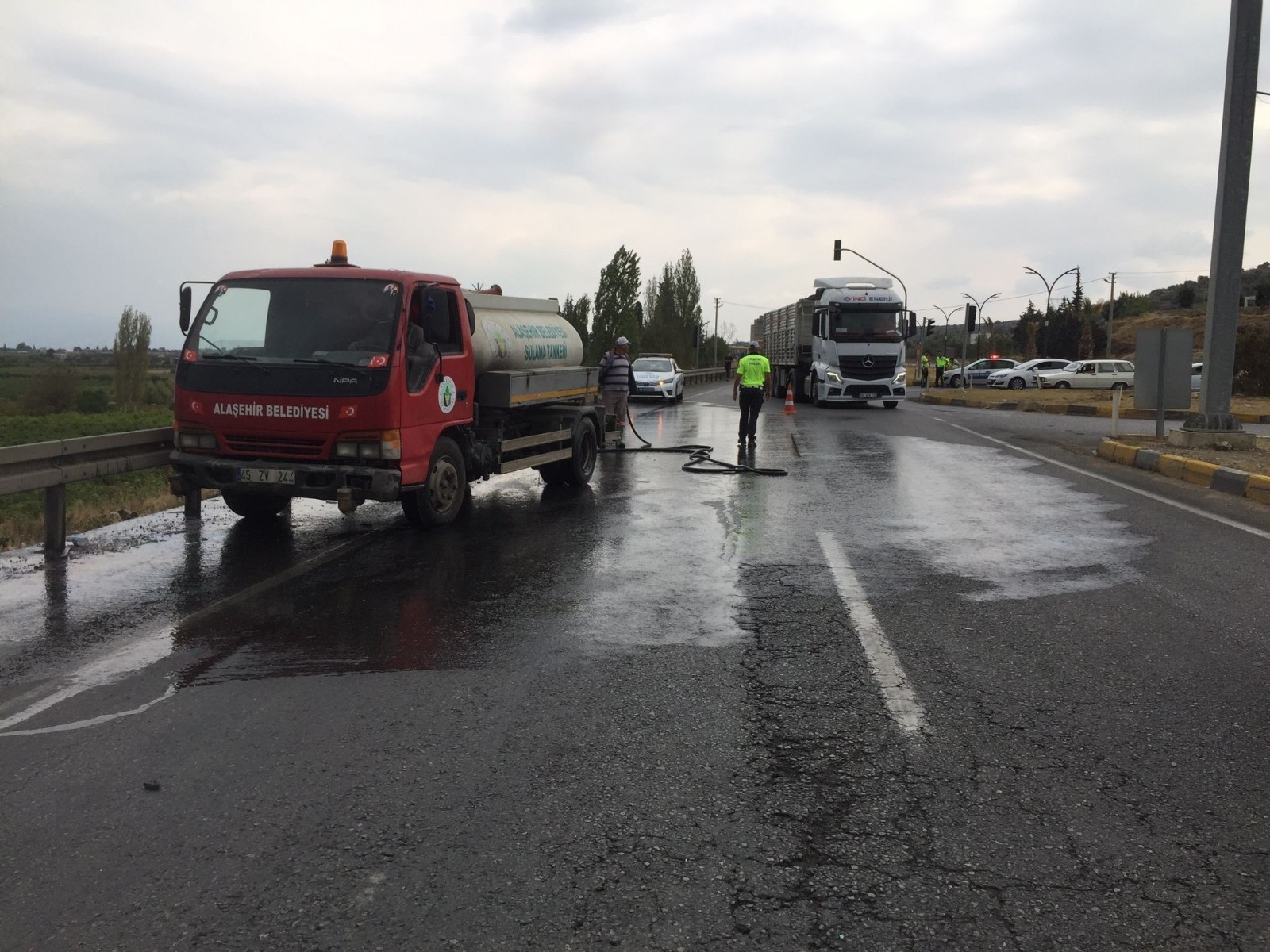 Otomobille çarpışan motosikletin sürücüsü ağır yaralandı